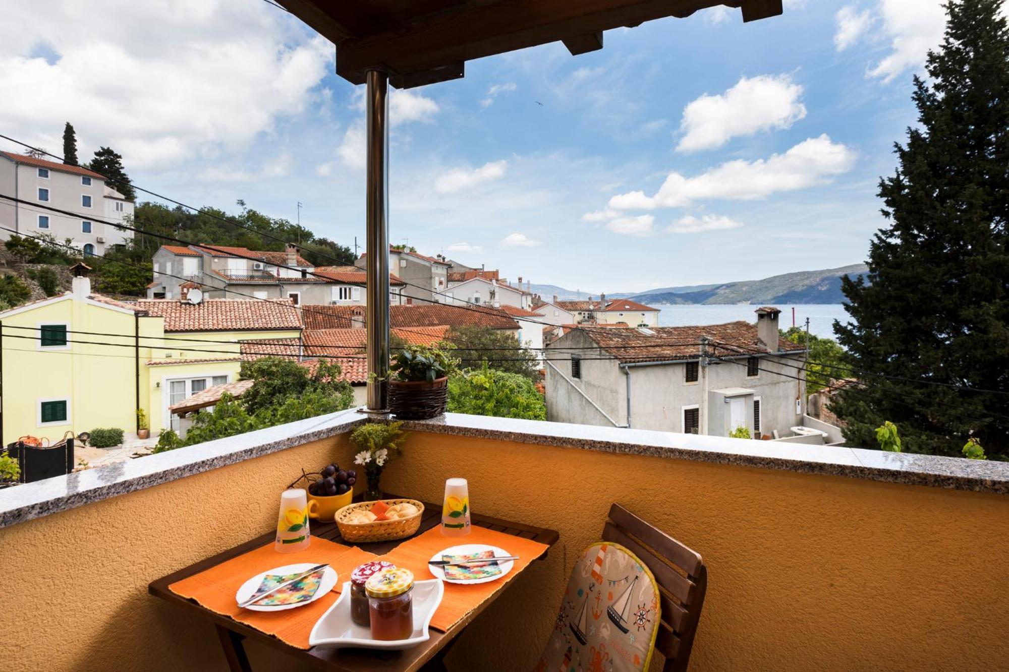Apartmani I Soba Roberto I Mirjana Valun Exterior foto