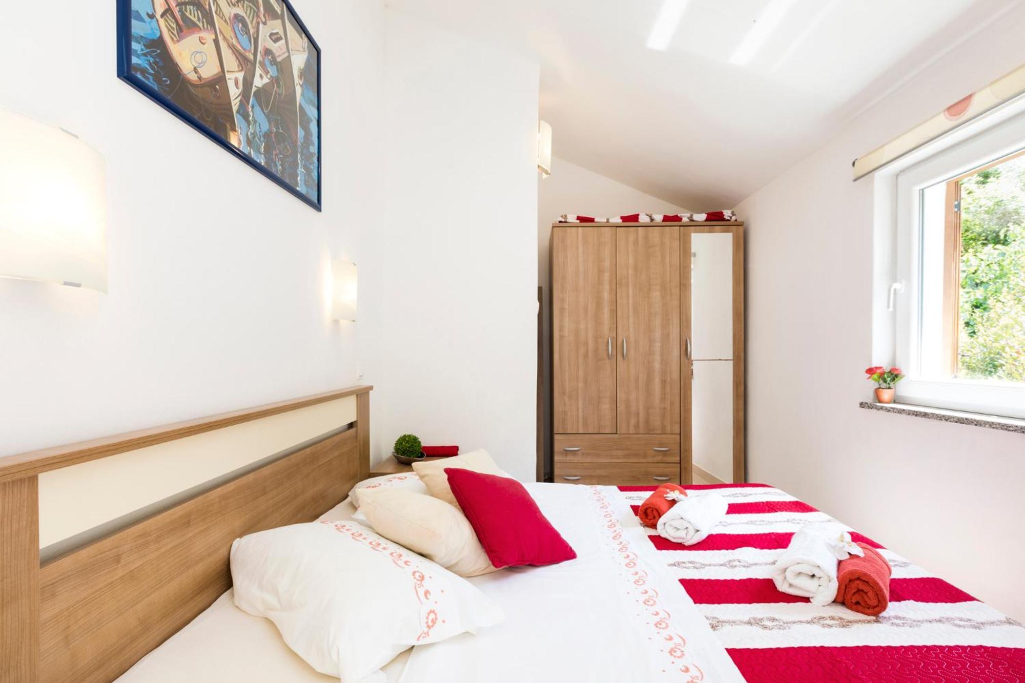 Apartmani I Soba Roberto I Mirjana Valun Exterior foto